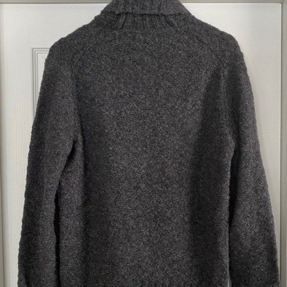 Men’s Banana Republic small gray toggle sweater - like brand new - Picture 3 of 5